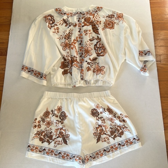 SHEIN VCAY Floral Print Batwing Sleeve Blouse and Shorts size XL EUC - Picture 6 of 12